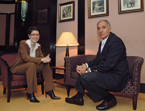 Mihaela Liliana Stroe, Joe Navarro