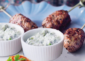 Chiftele, carne, vita, sos, tzatziki